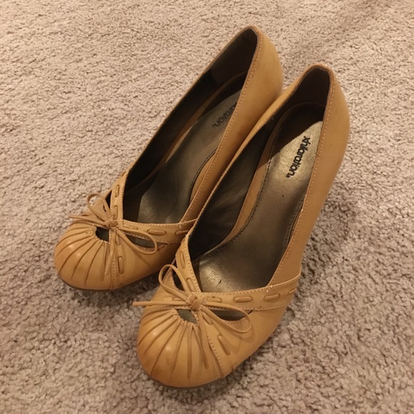 Xhilaration Shoes - Camel Chunky Heels with Bows