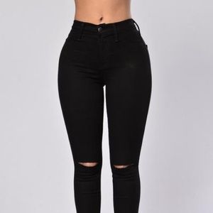 Fashion Nova Canopy Jeans in Black