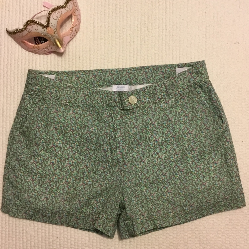 Jacadi short with flowers design.