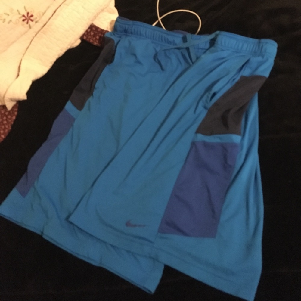 Nike Dri-Fit - Picture 2 of 3