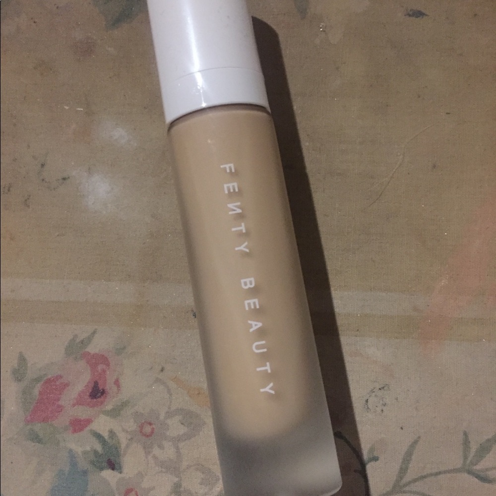 Fenty by Rihanna Pro Filt'r Soft Matte  Foundation