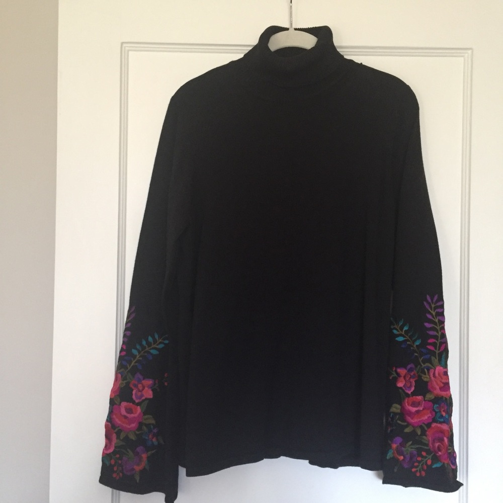 Sweater with beautiful floral embroidery.