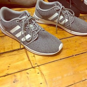 CLOUD FOAM ADIDDAS SNEAKERS