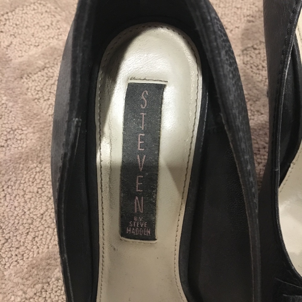 Pumps - Picture 2 of 3