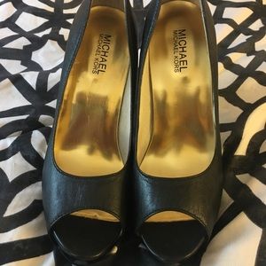 Classic Peep toe pumps