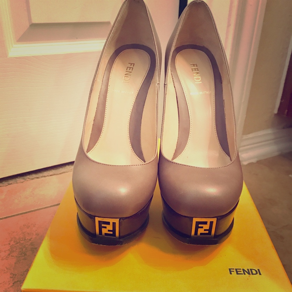 Fendi Fendista pumps in Grey