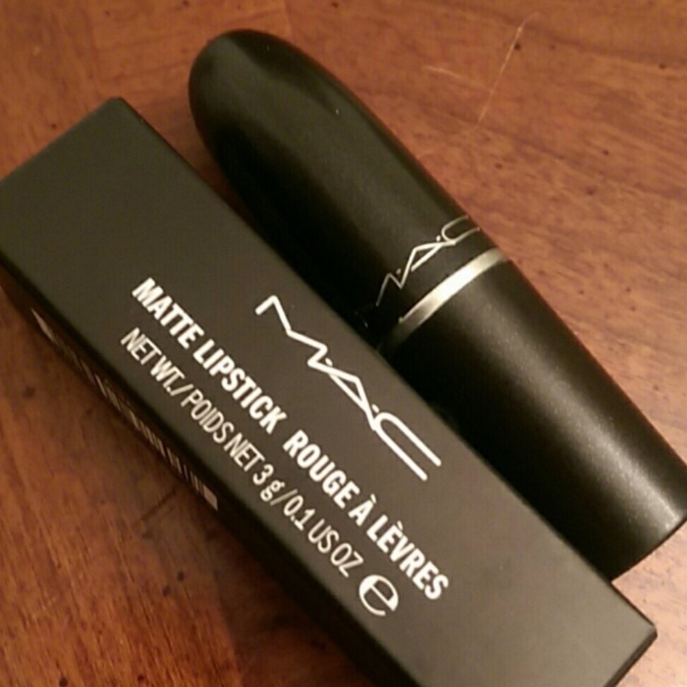 Mac lipstick persistence
