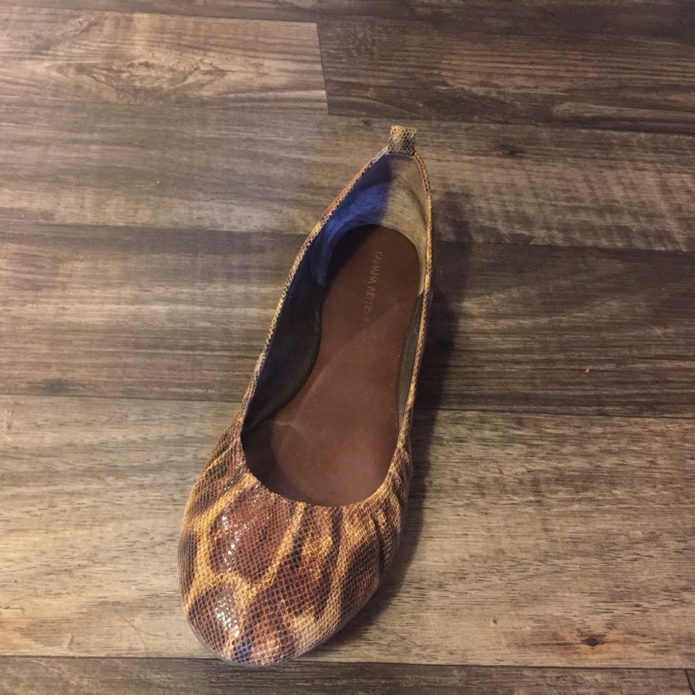 Banana Republic flat