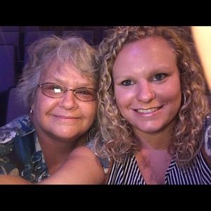 Meet your Posher, Carrie