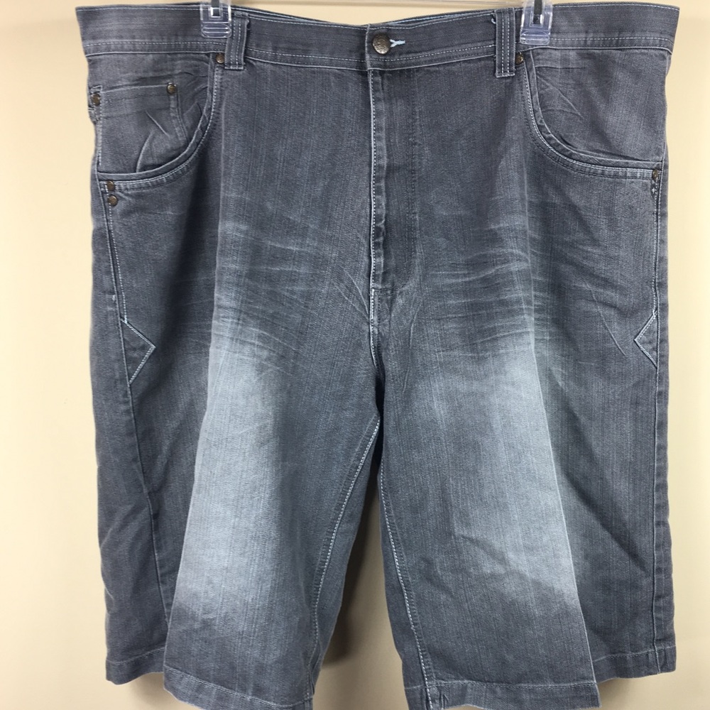 Finzy designer men's shorts. Preowned.