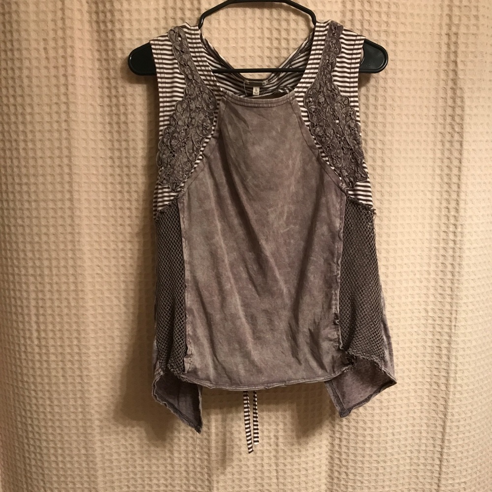 The Buckle- Gimmicks tank