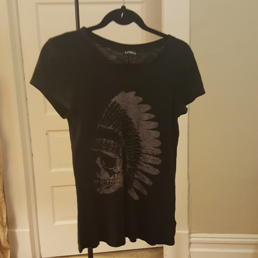 Express tribal skull tee