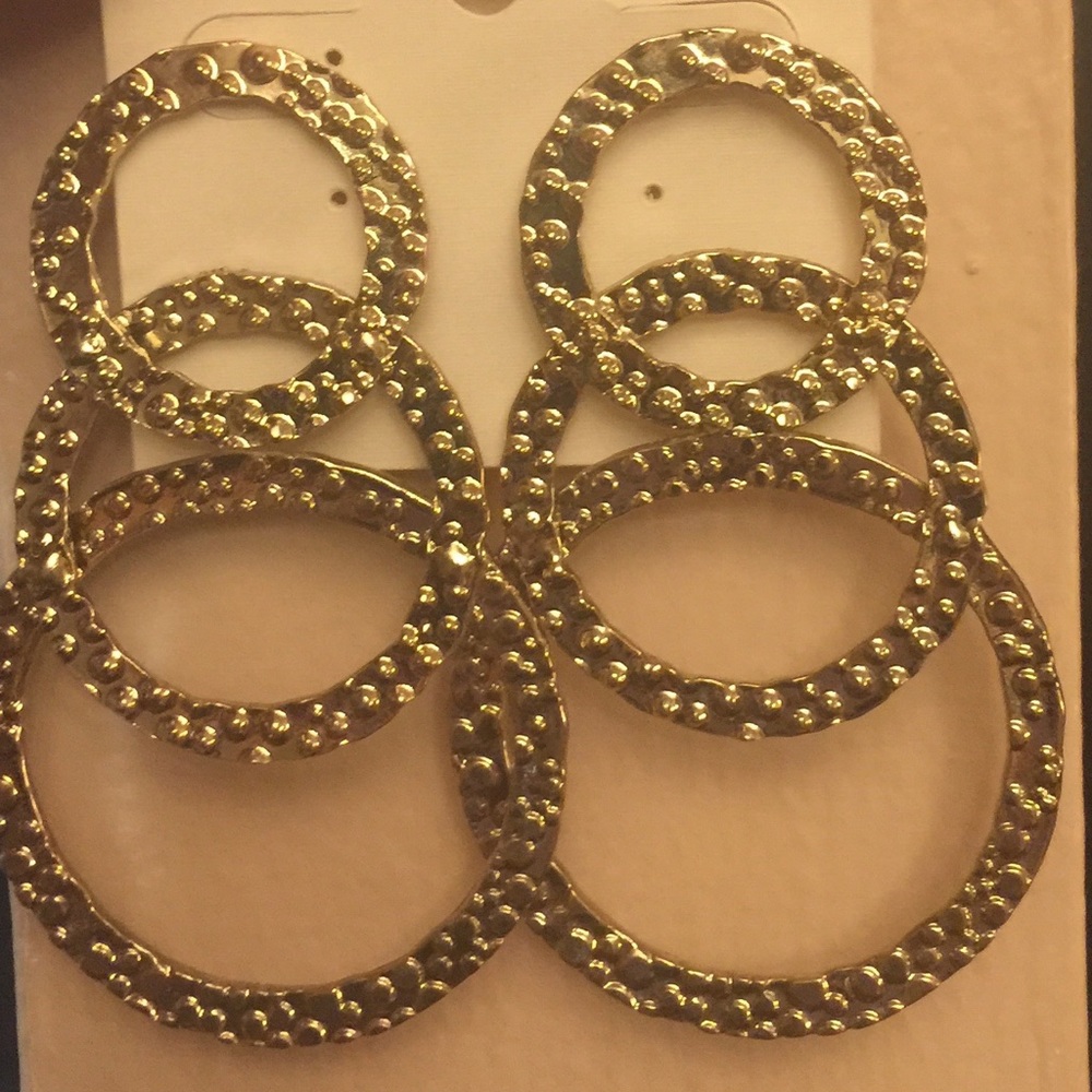 NWT Amrita Singh Gold Earring.