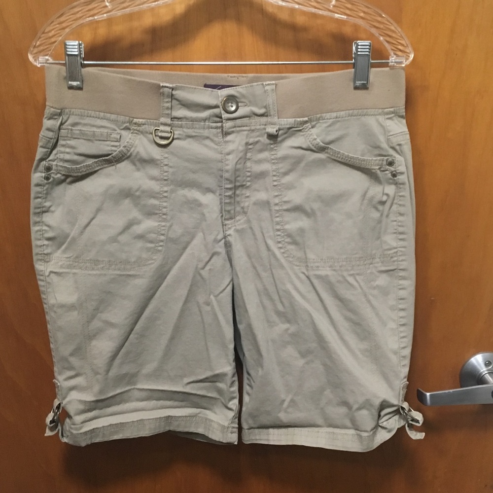 Gloria Vanderbilt Khaki shorts