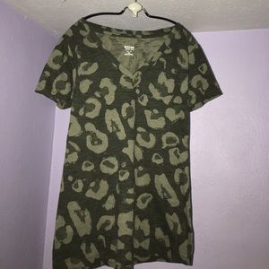 Green Cheetah Print V-Neck Tee || NEVER worn!
