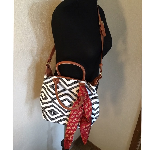 ...Aztec Shoulder Bag - Picture 4 of 5