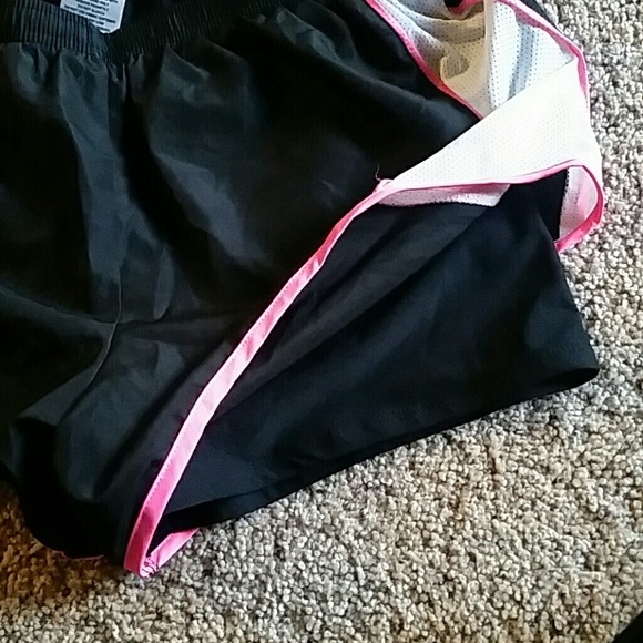 Calvin Klein running shorts - Picture 3 of 4