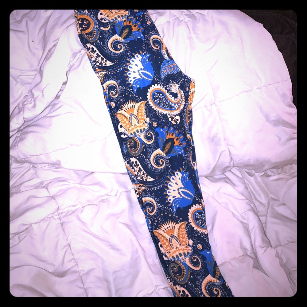 UNICORN ALERT! BNWT TC LLR leggings! *small flaw