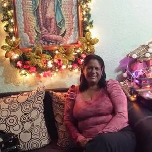 Meet your Posher, Aida rosa