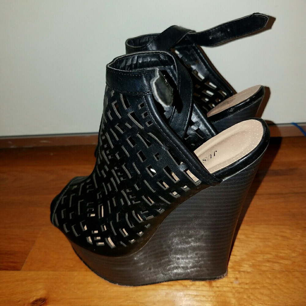 Super Cute JustFab Black Wedges