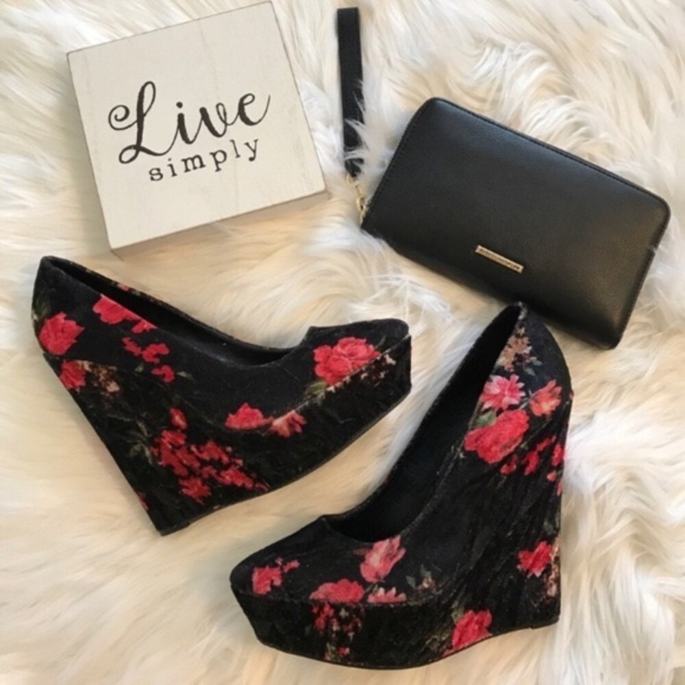 Also Floral Velvet Wedges🌹🥀🌺