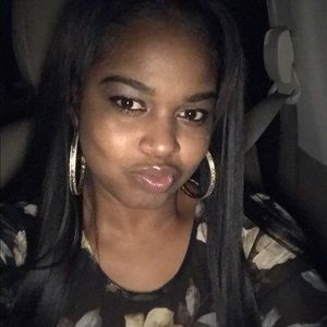 Meet your Posher, Raquel