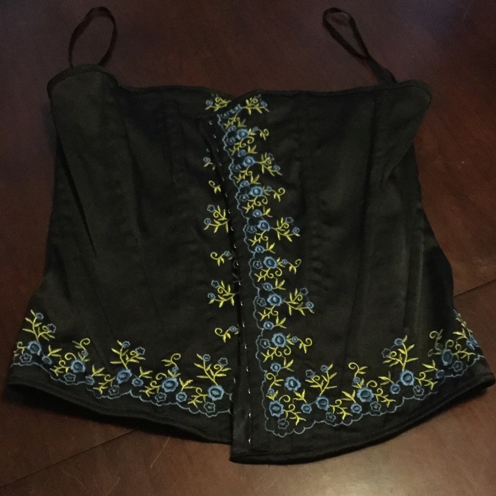 Pretty flower detail corset