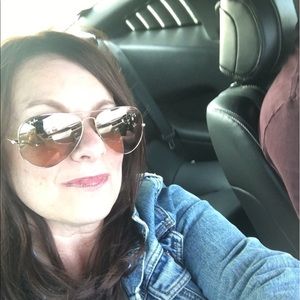 Meet your Posher, Dee