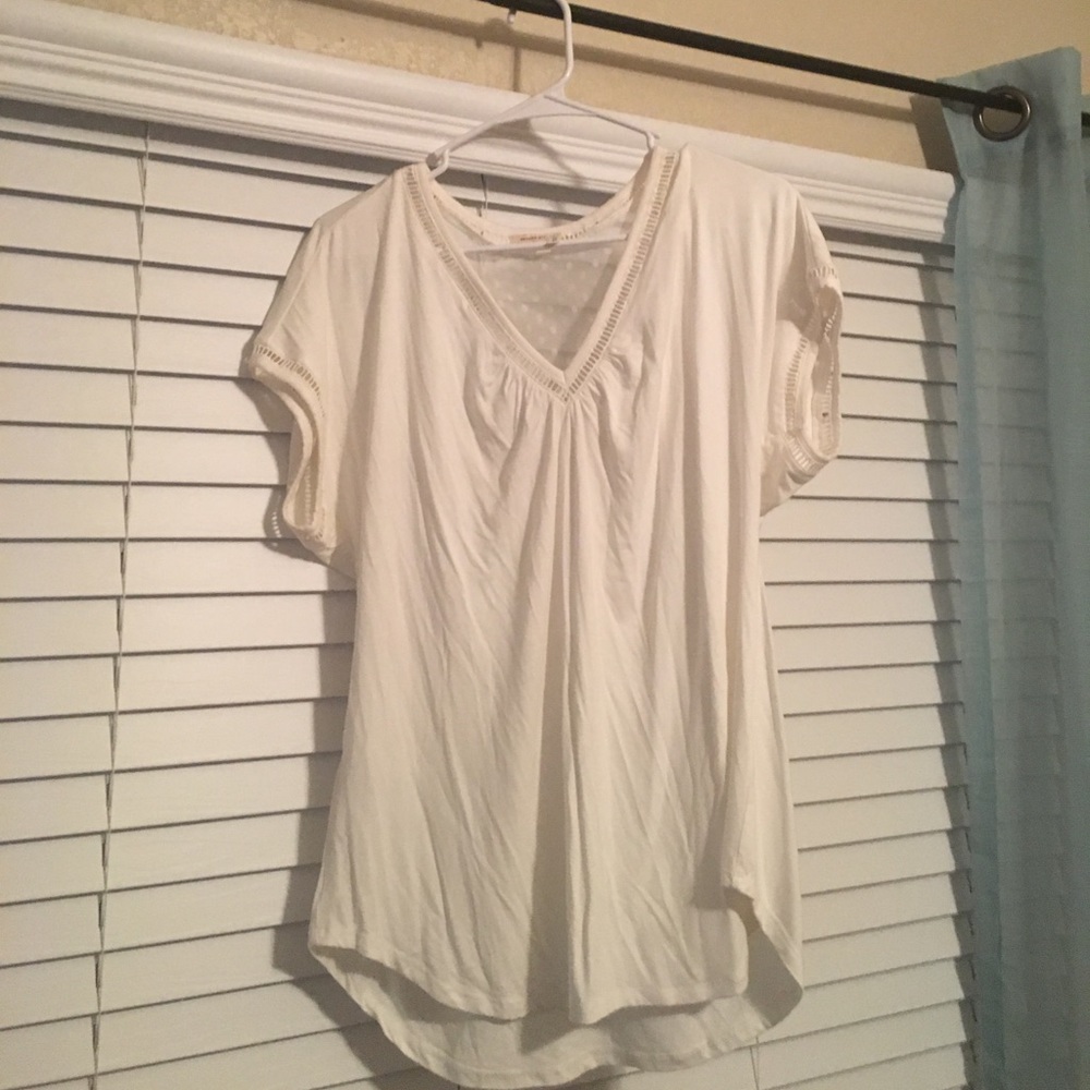 Anthropologie white tee with lace on the back sz M