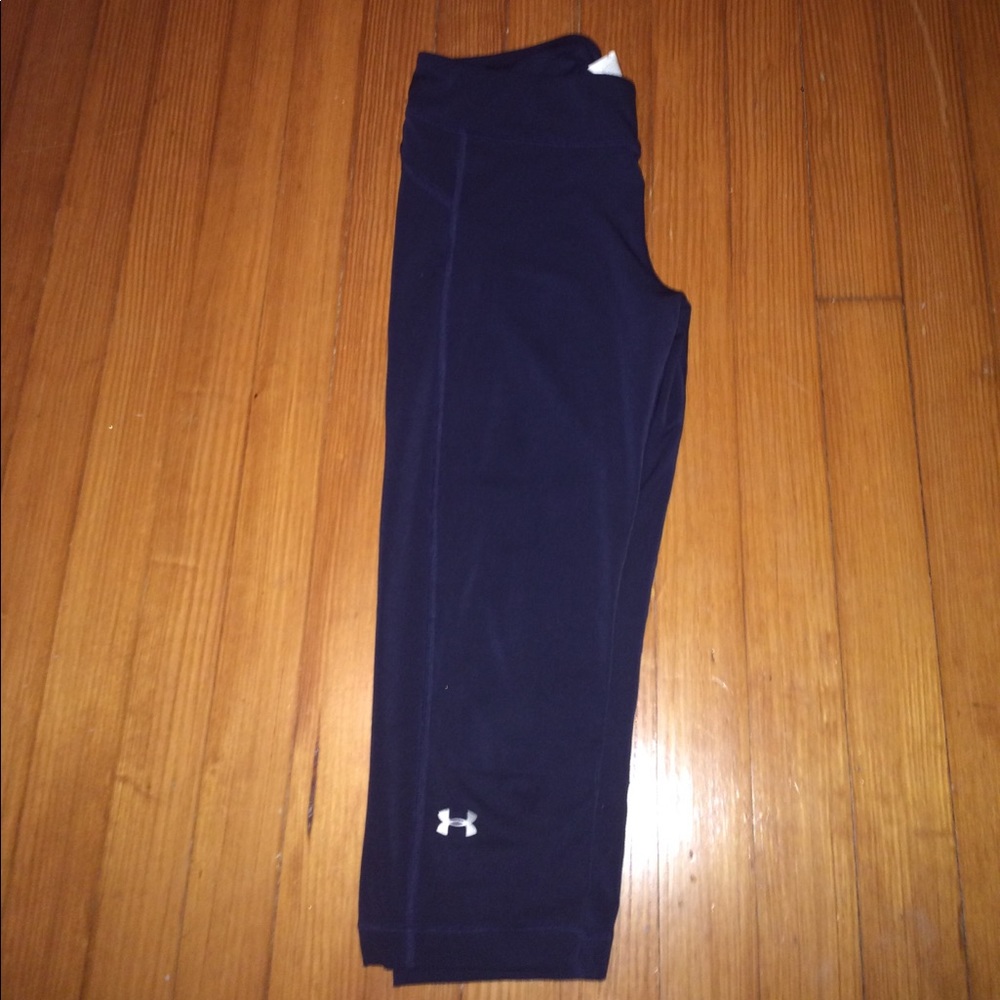 Navy blue under armor cropped leggings