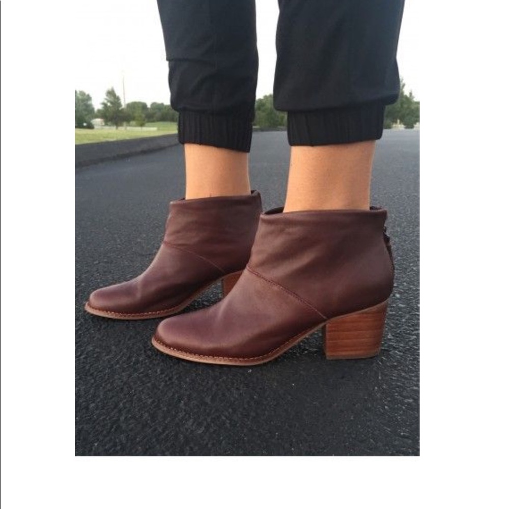 🎉FINAL PRICE! Tom's Maroon Leather Leila Booties - Picture 2 of 7