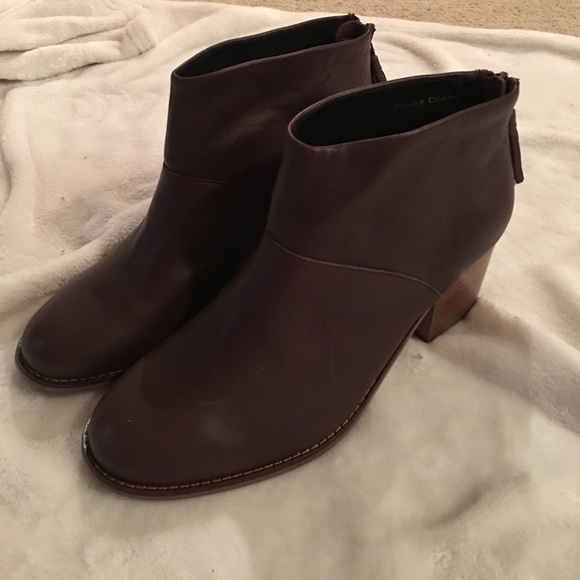 🎉FINAL PRICE! Tom's Maroon Leather Leila Booties - Picture 3 of 7
