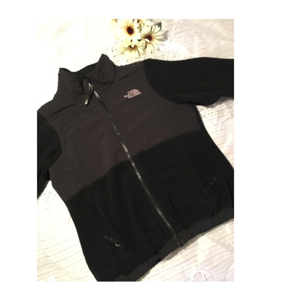 🛑SOLD ON MERCARI🛑Girls North Face Denali Jacket