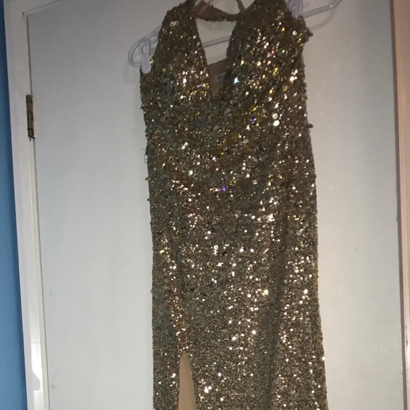 Formal Dress - Picture 4 of 6