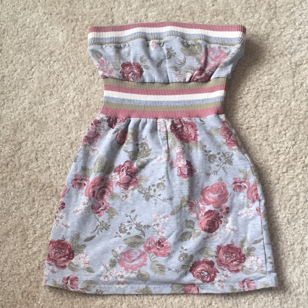 Sleeve-less floral top! 🌹