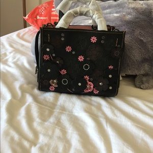 Coach 1941 rogue with tea rose 25in