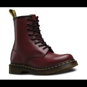 Dr. Martens Women's 1460 Smooth 8-eyed Boot