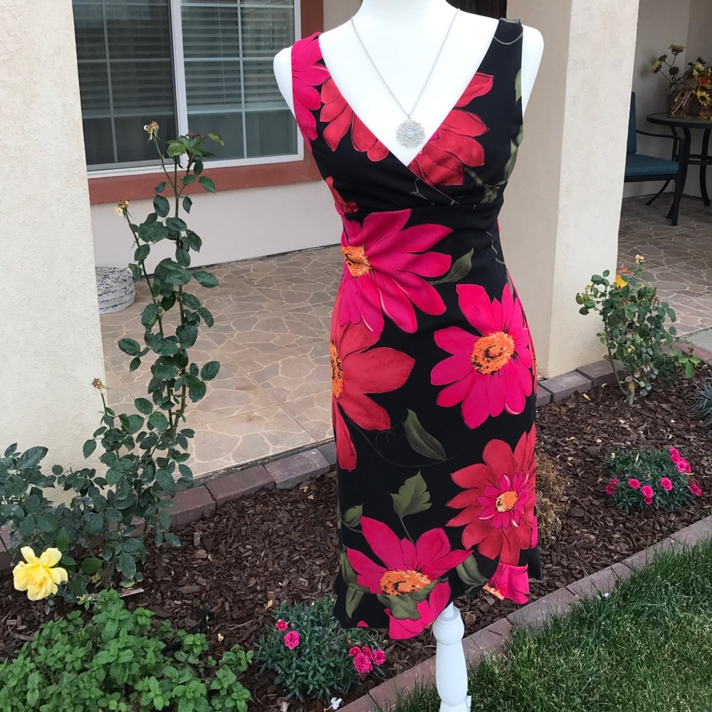 Fun party dress with flower details.