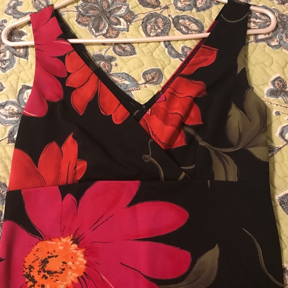 Fun party dress with flower details. - Picture 4 of 6