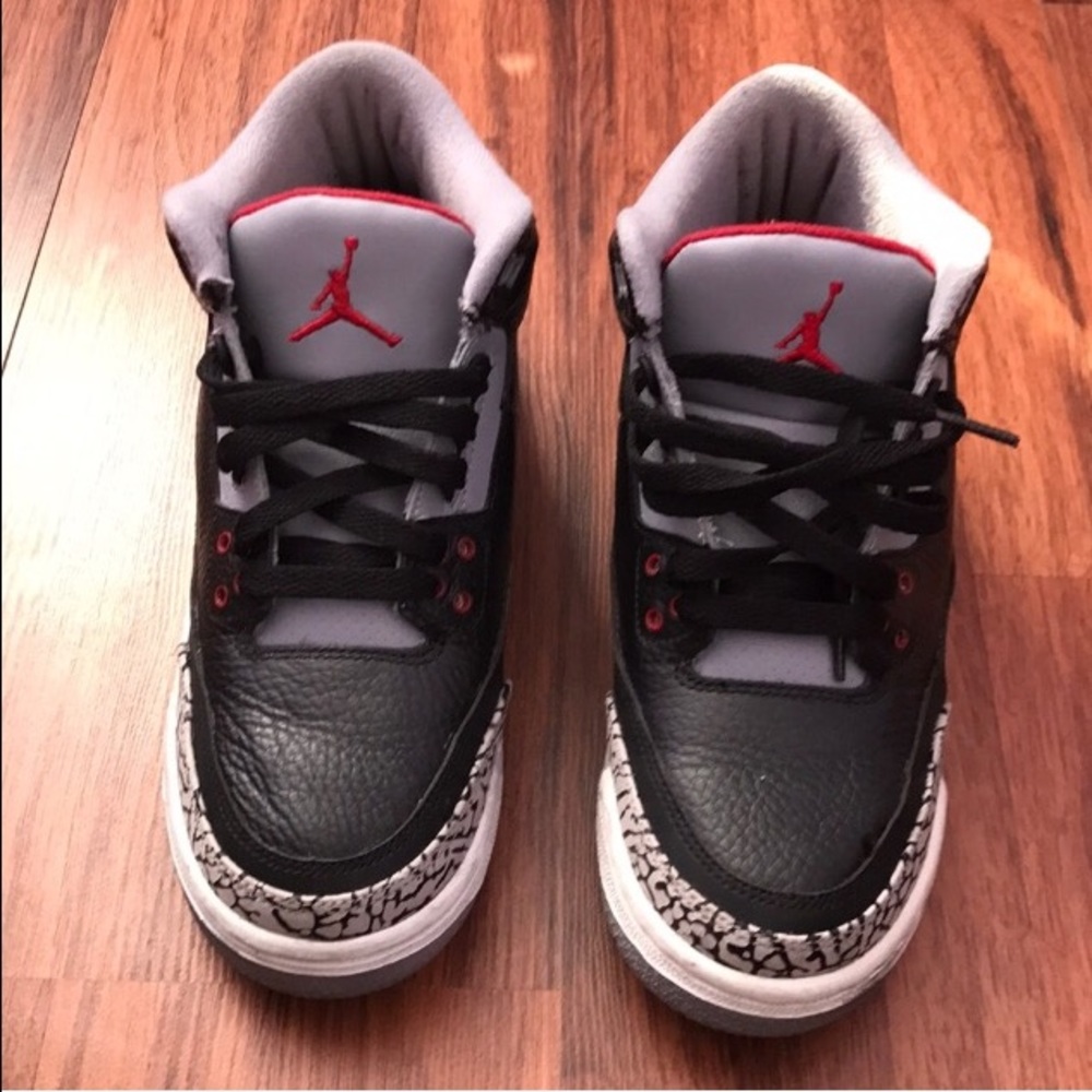 🎇SOLD🎇 Jordon 3 Retro Youth 5.5 / Women 7.5