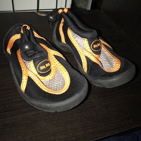 Size 8 water shoes. - Picture 1 of 1
