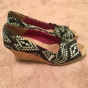 Toms Reina Classic Wedge Pump