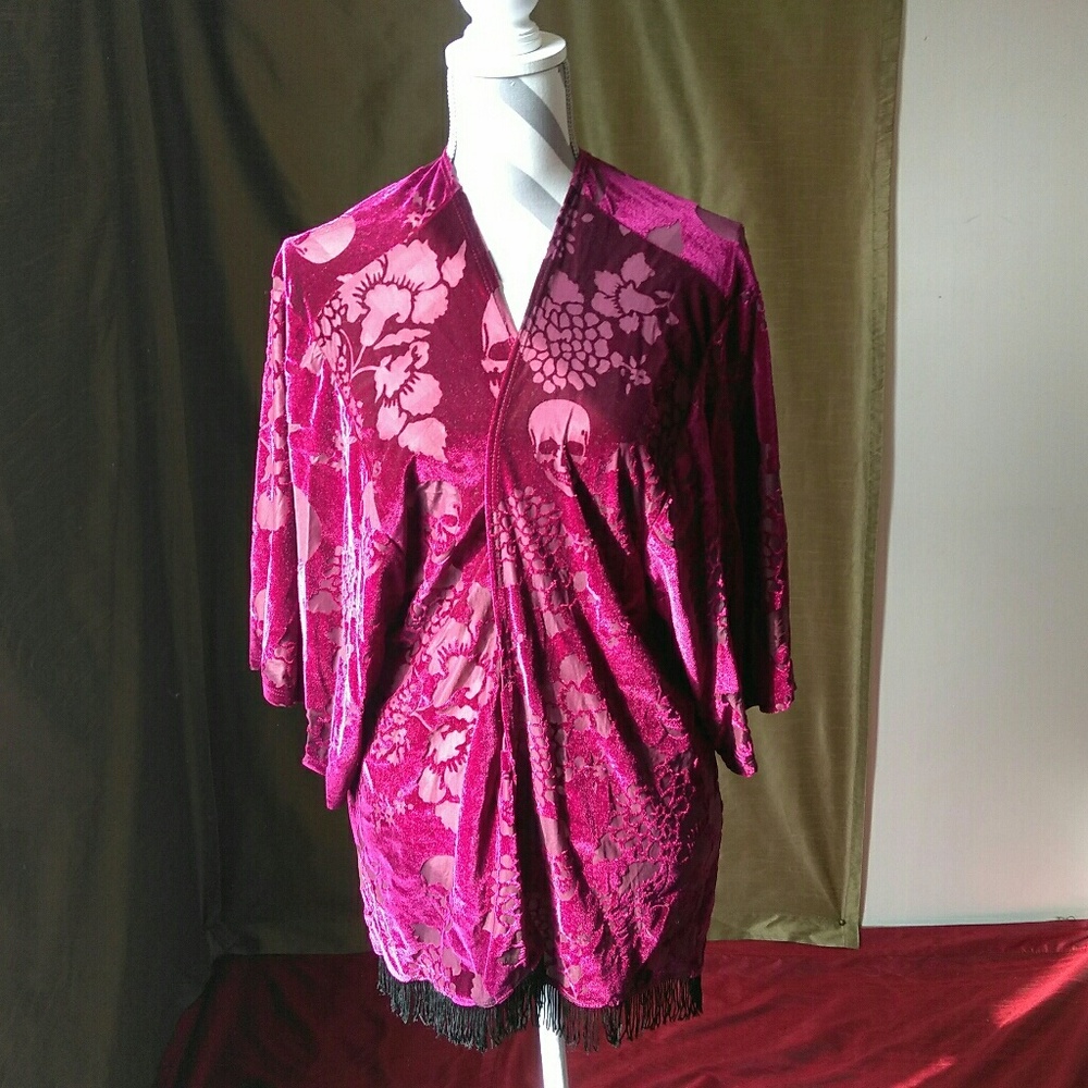 😺 Sweet Magenta Floral Skull Fringe Kimono