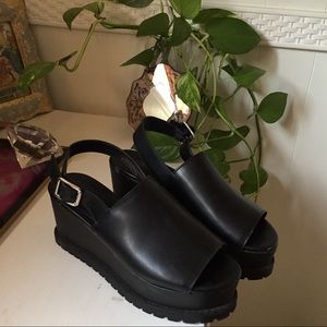Sleek thick platform sandals Sleek thick platform sandals