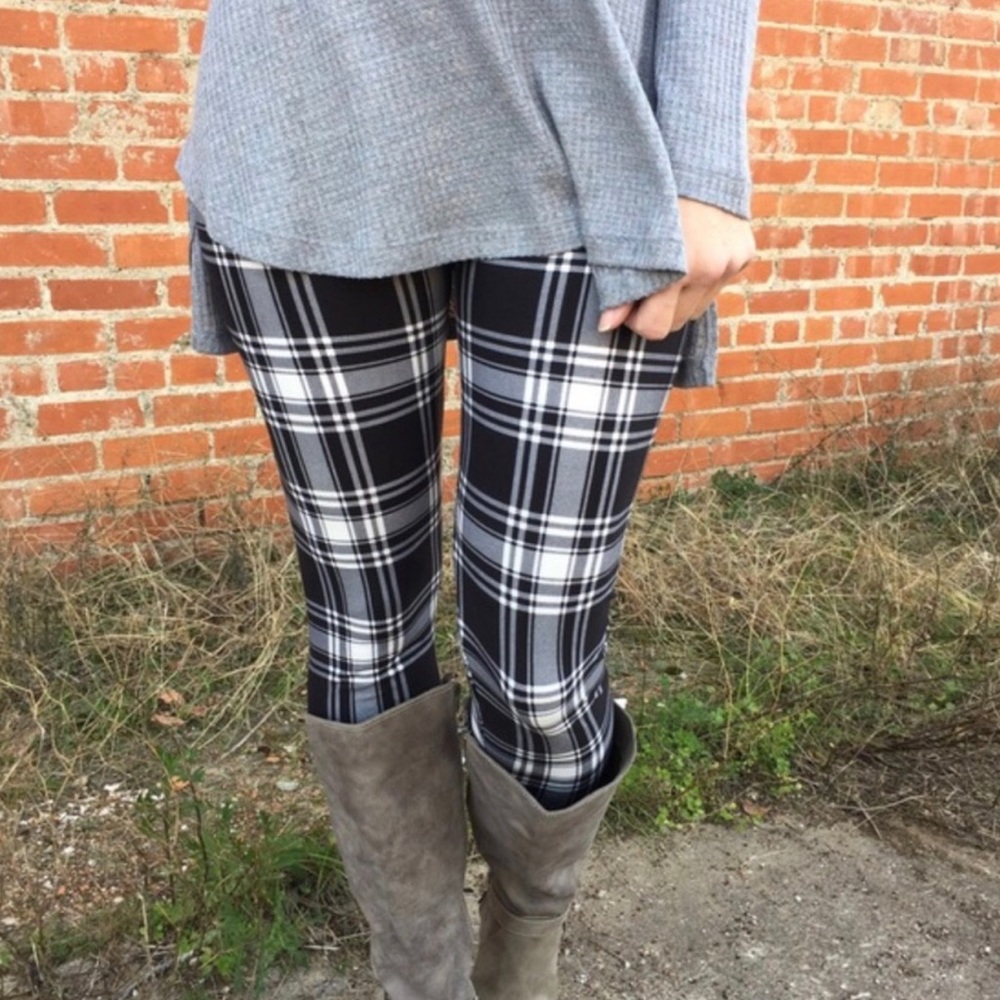 HOST PICK! • PLUS SIZE INFINITY RAINE LEGGINGS •