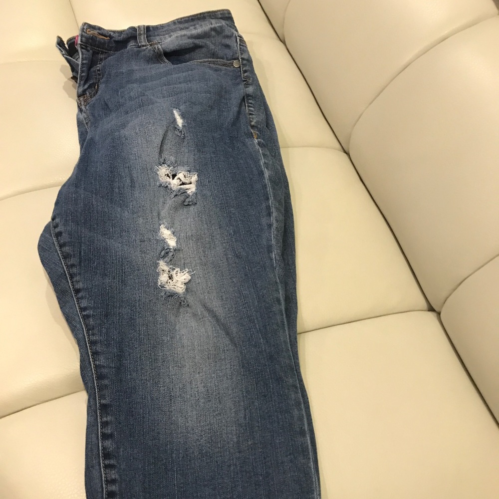 Torrid distressed capris