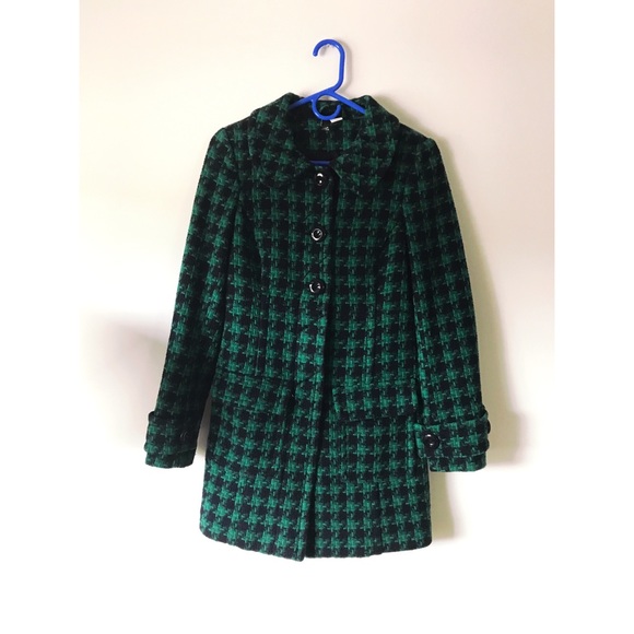 green houndstooth coat