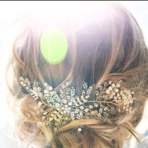 Beautiful crystal and gold hairpiece