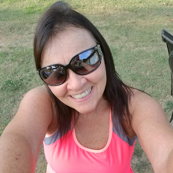 Meet your Posher, Ladonna - Picture 1 of 1