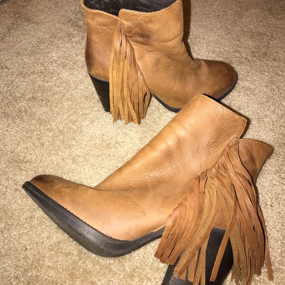 Steve Madden fringe boogie